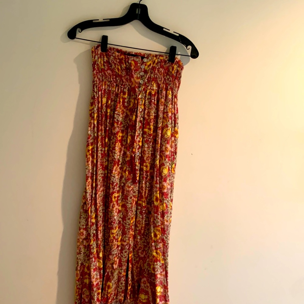 Women’s medium floral Rachel Zoe maxi skirt.